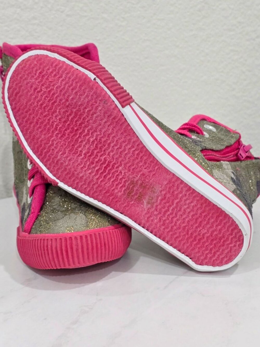 Fab Kids ✦ Camo Glitter High‑Top Sneakers ✦ Pink Accents Side Zip Lace‑Up 9 NWT - Picture 5 of 10